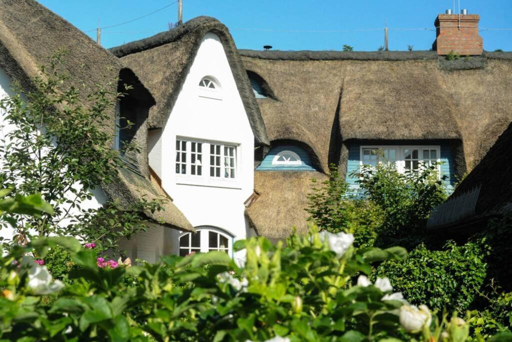 Gemütliche Wohnung unter Reet mit Pool und Sauna in Keitum Exterior foto