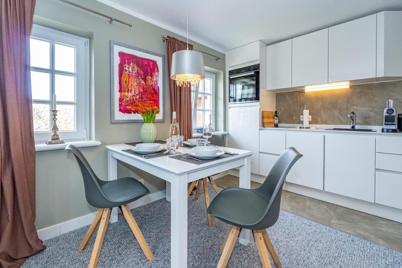Gemütliche Wohnung unter Reet mit Pool und Sauna in Keitum Exterior foto